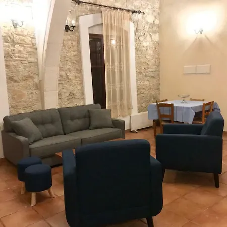 Komi House By Trulycyprus Λόφου