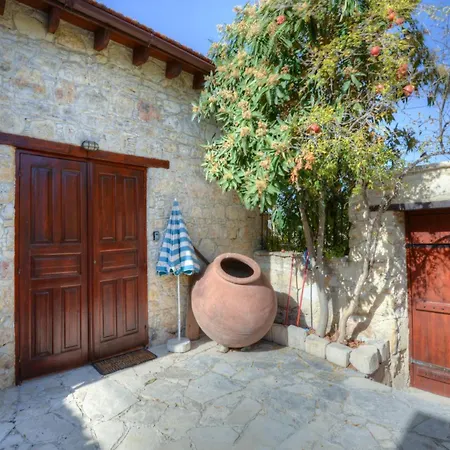 Guest house Komi House By Trulycyprus