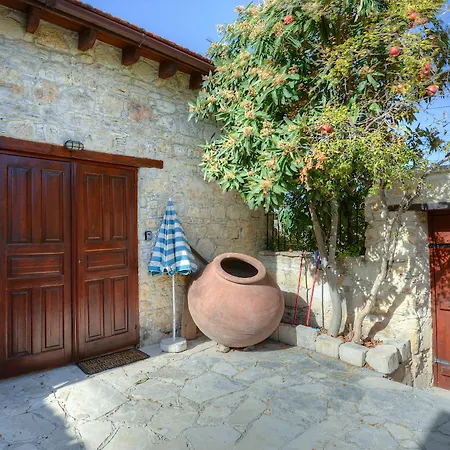 Guest house Komi House By Trulycyprus