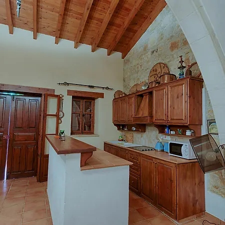 Guest house Komi House By Trulycyprus 3*